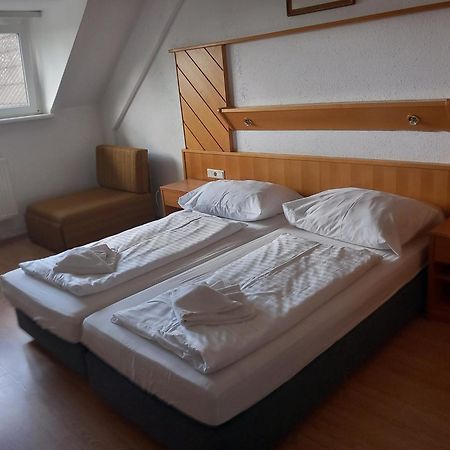 Hotel Familia Zamárdi Quarto foto