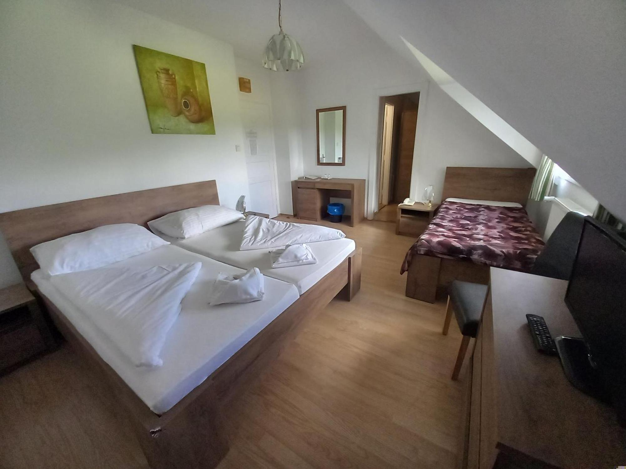 Hotel Familia Zamárdi Quarto foto