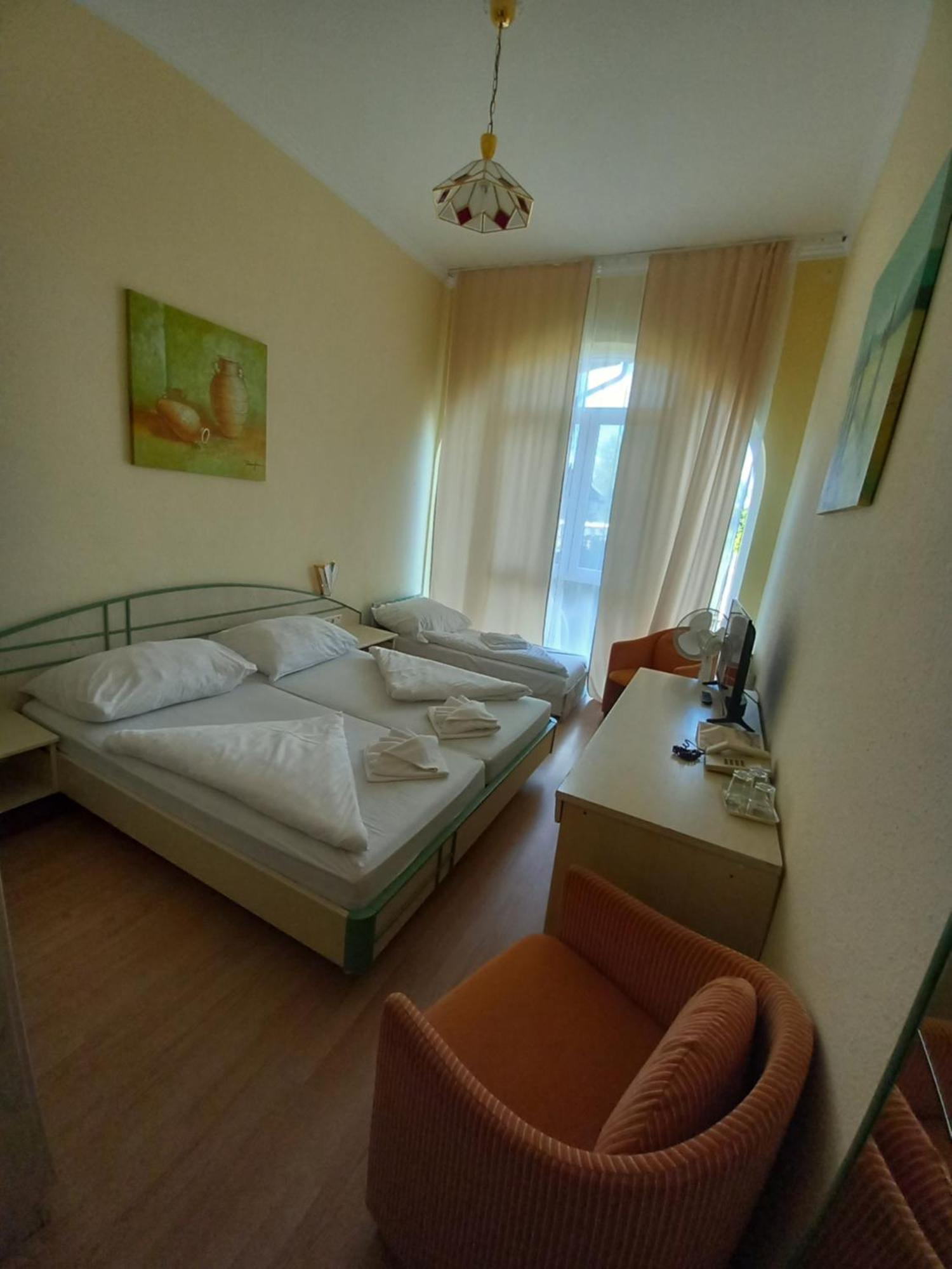 Hotel Familia Zamárdi Quarto foto