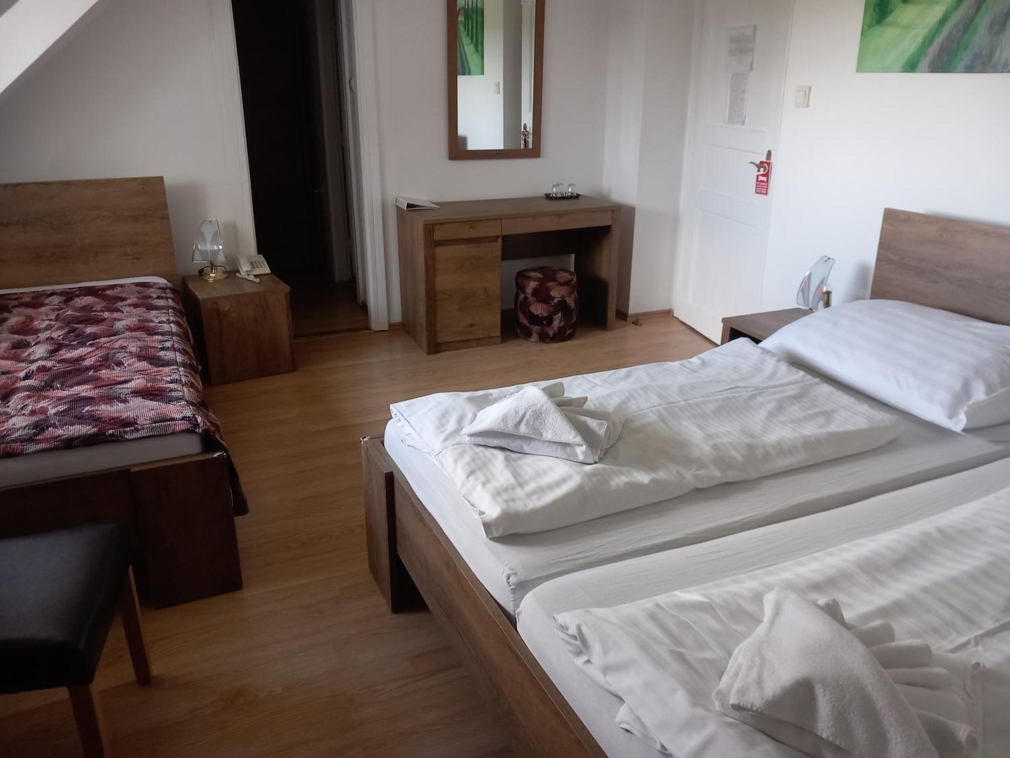 Hotel Familia Zamárdi Quarto foto