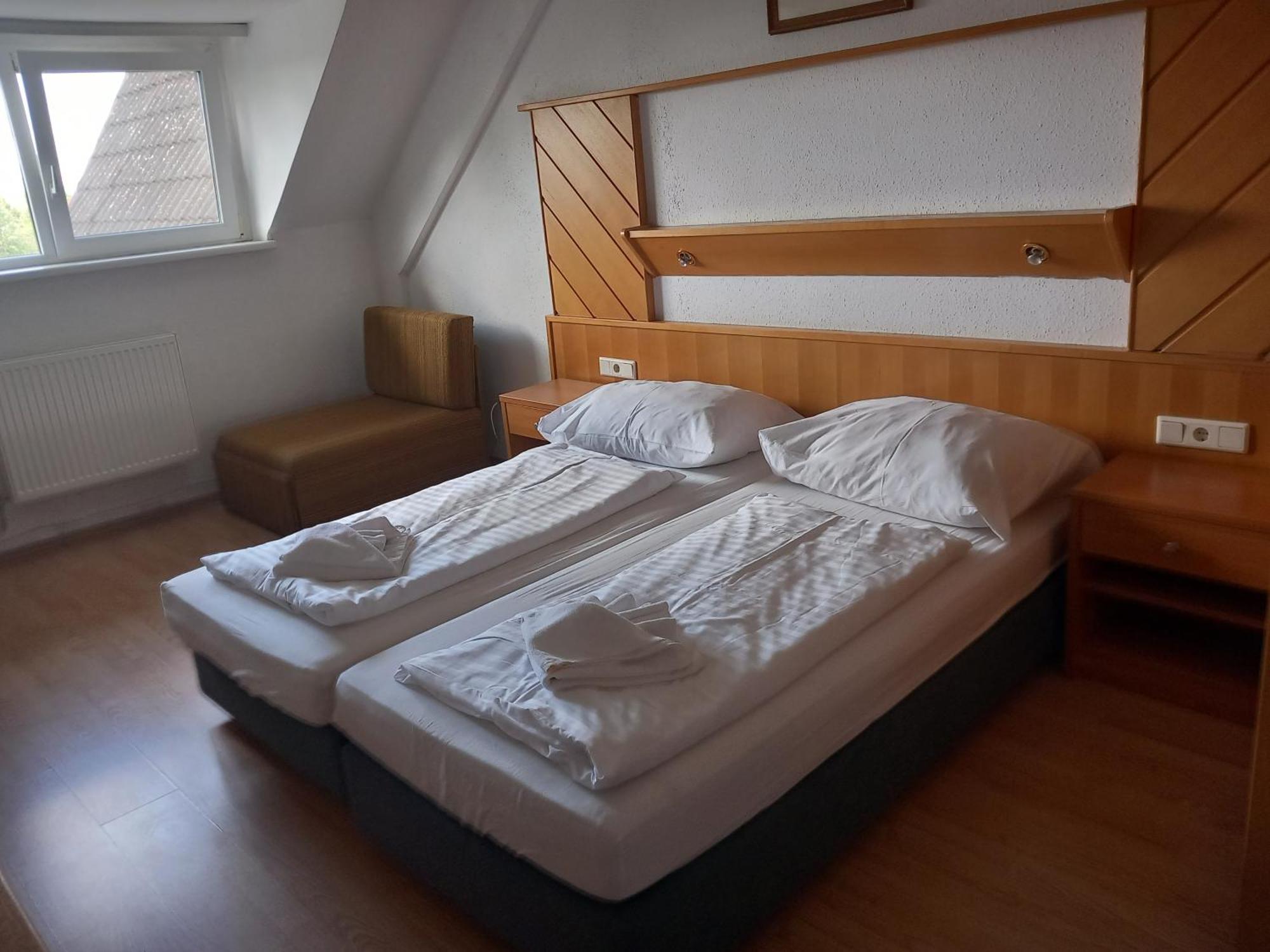Hotel Familia Zamárdi Quarto foto