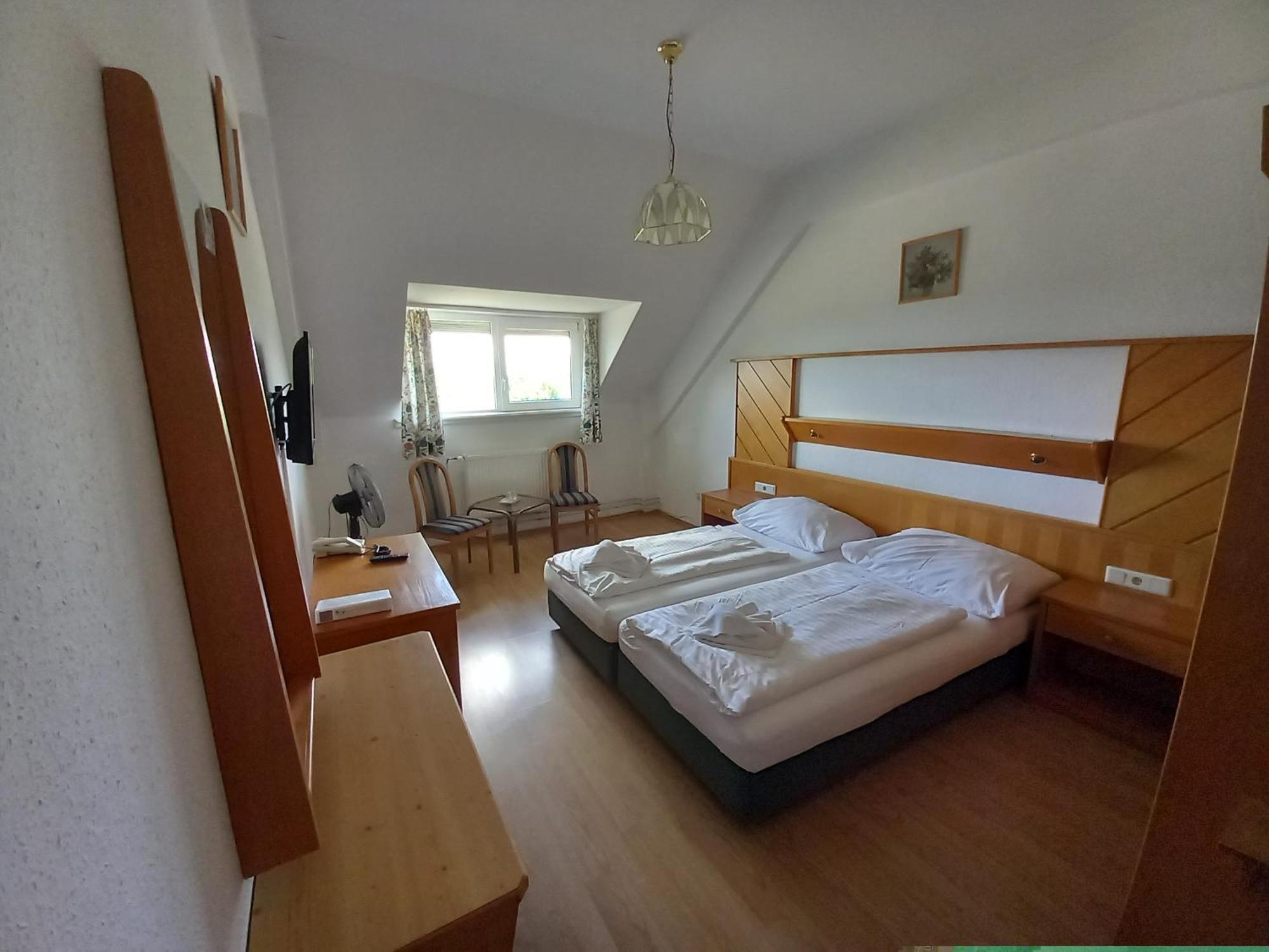 Hotel Familia Zamárdi Quarto foto