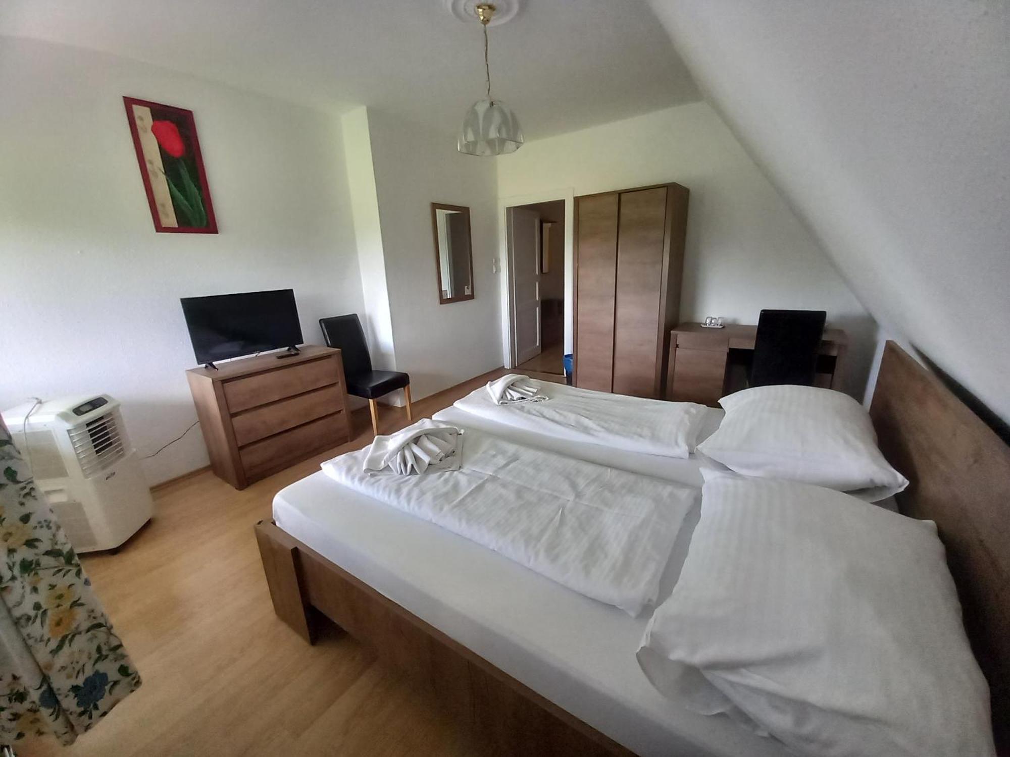 Hotel Familia Zamárdi Quarto foto
