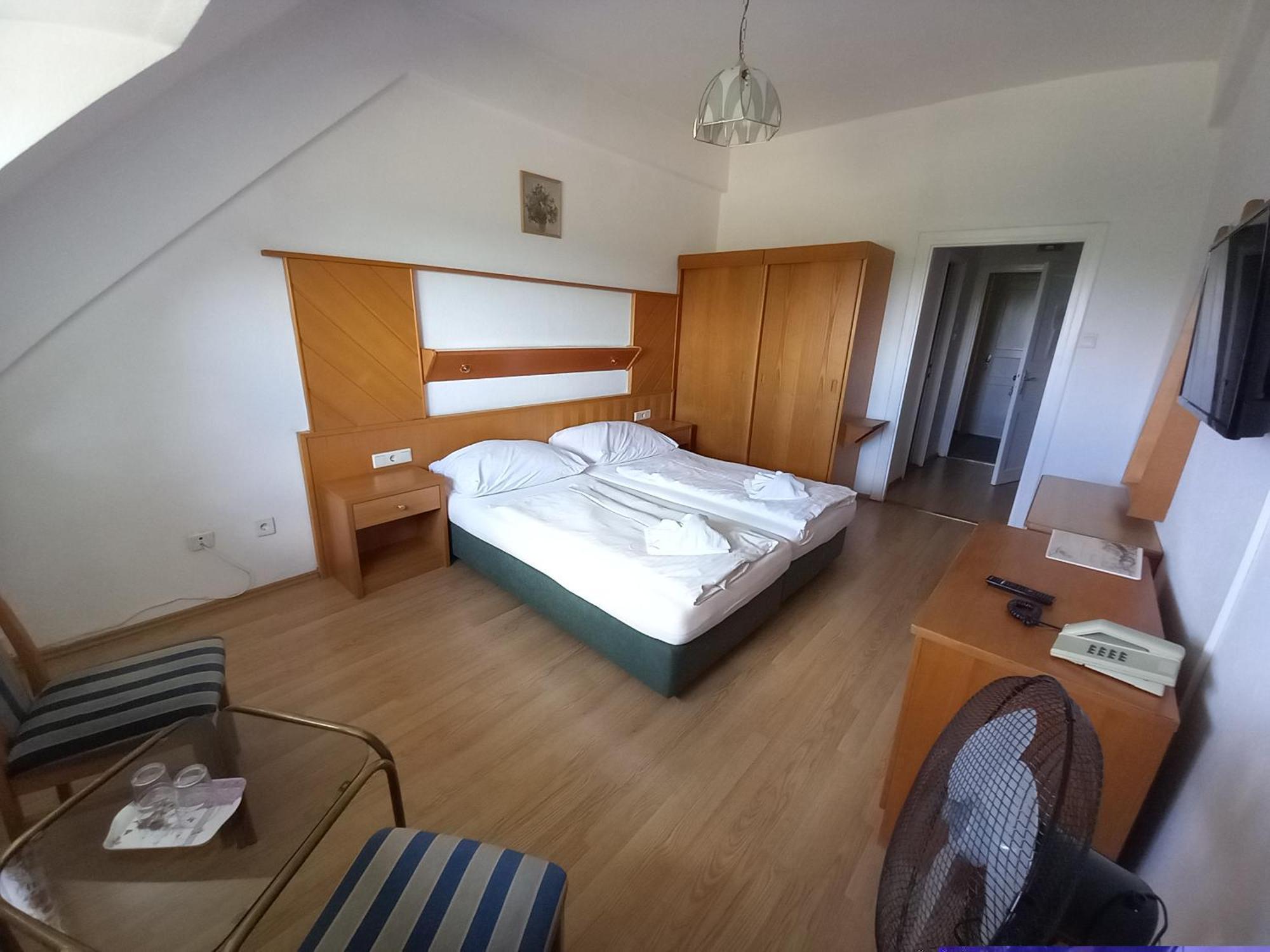 Hotel Familia Zamárdi Quarto foto